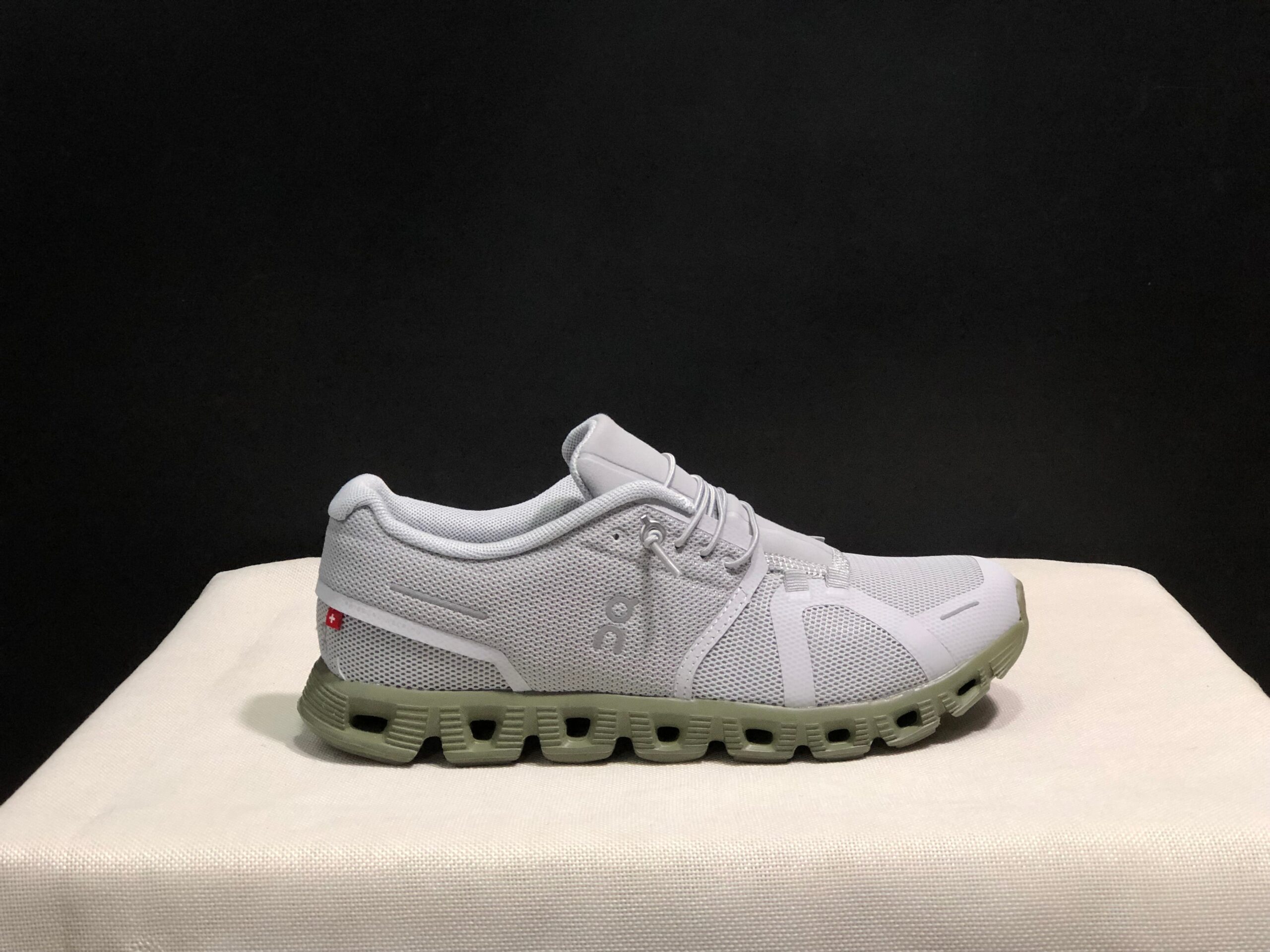 On Running shoes inspired Cloud
