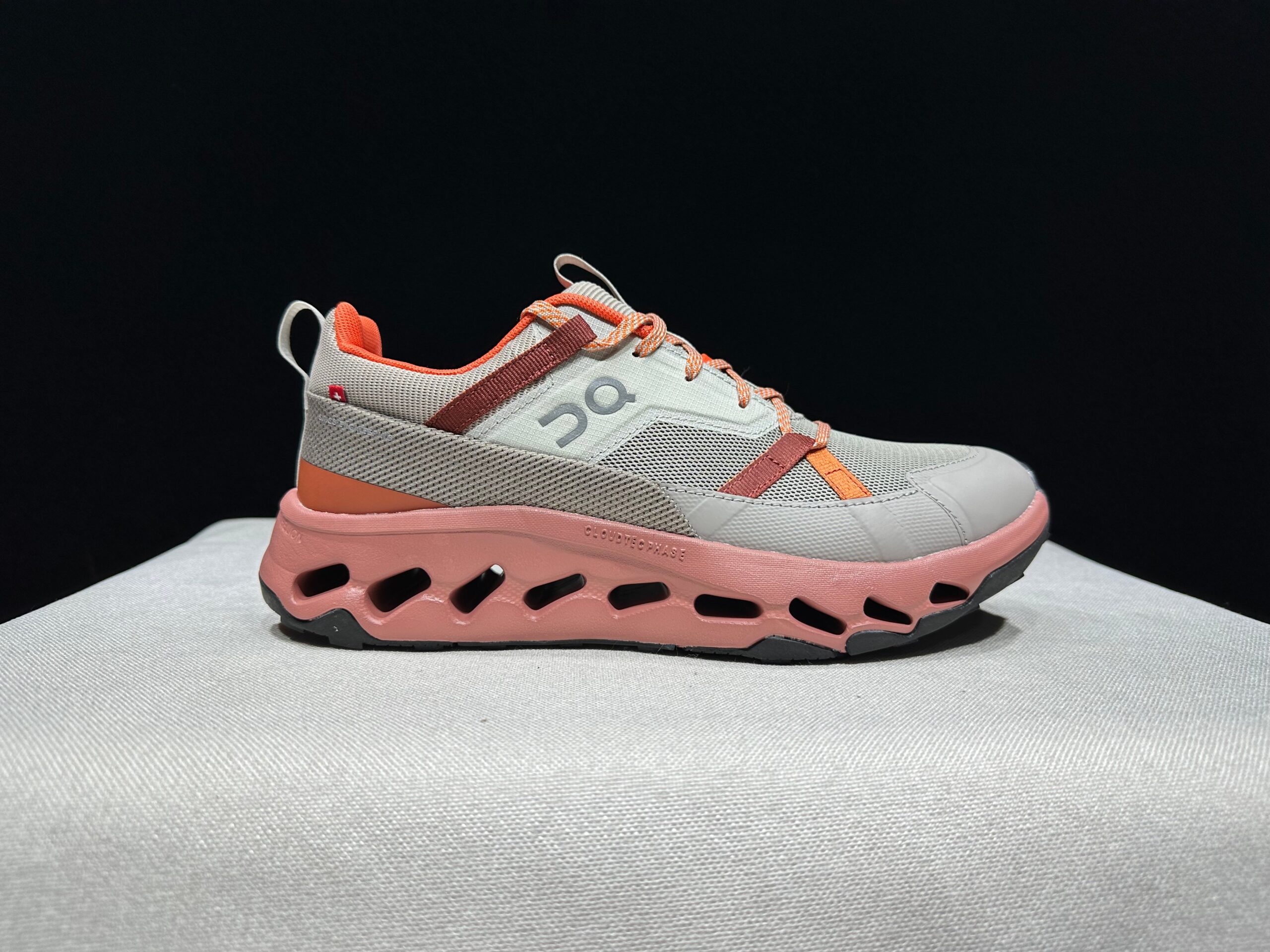 On Running shoes inspired Cloudhorizon