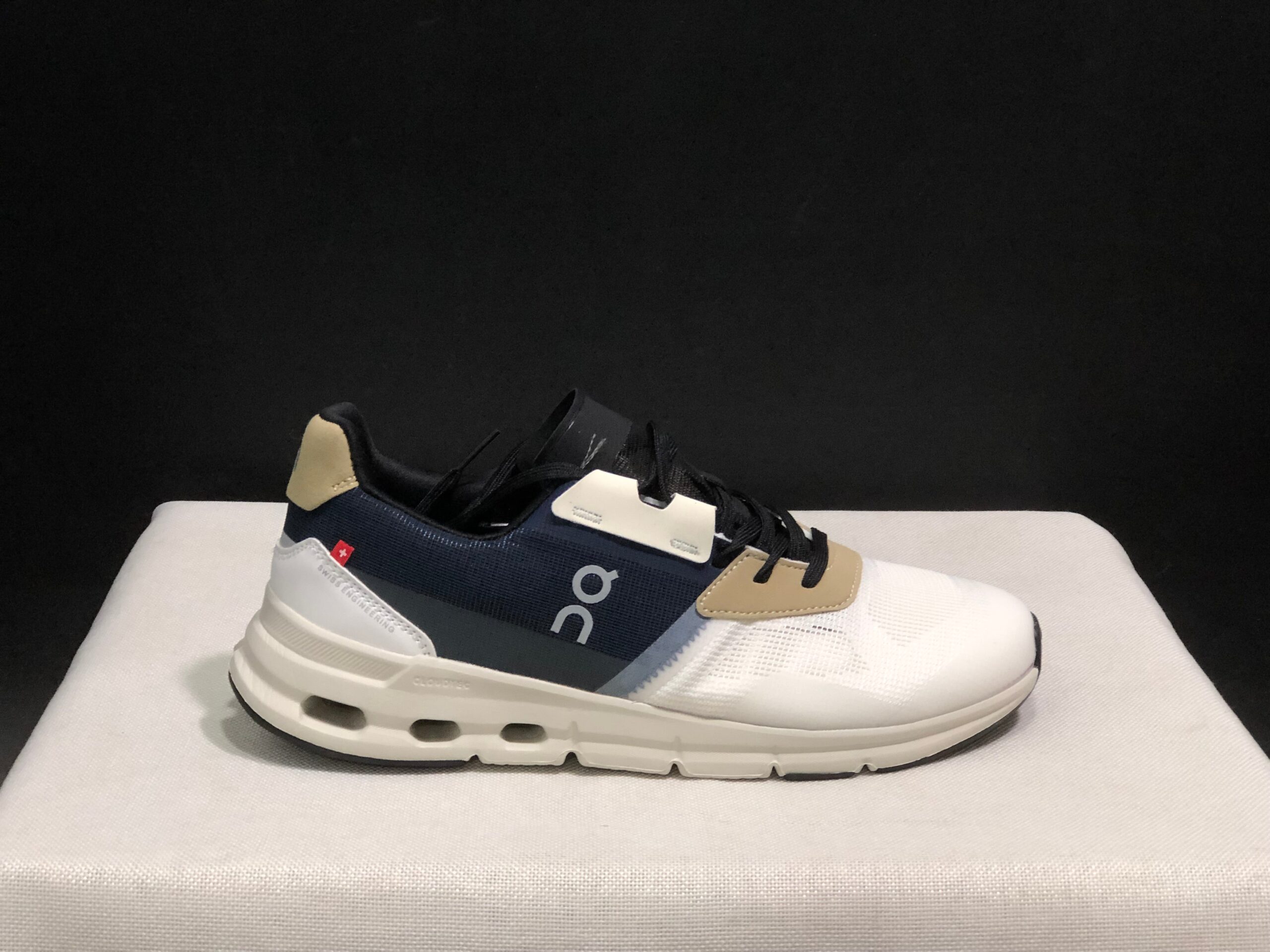 On Running shoes inspired Cloudrift