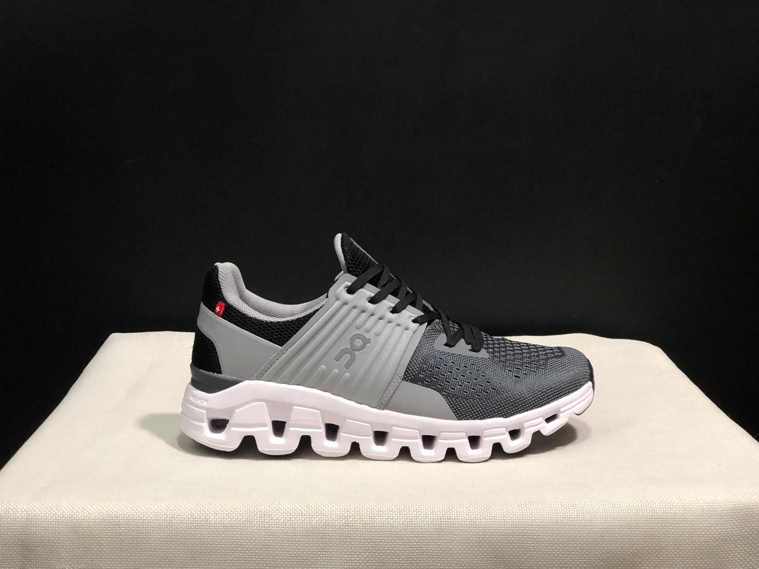 On Running shoes inspired Cloudswift