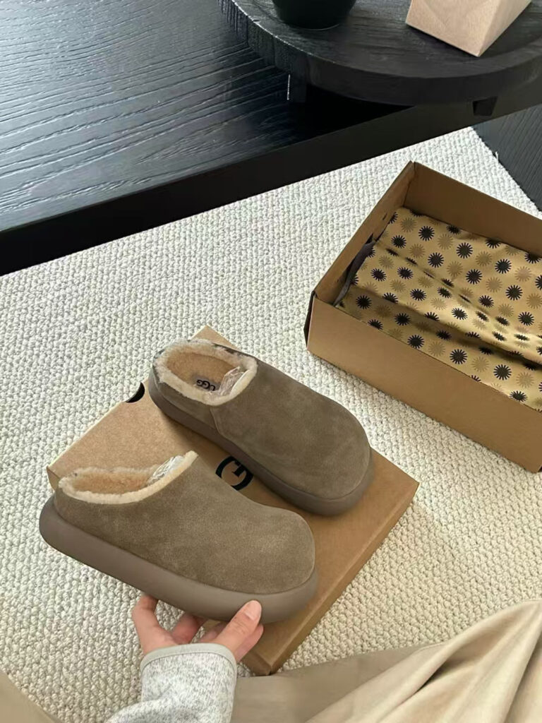 UGG BOOTS