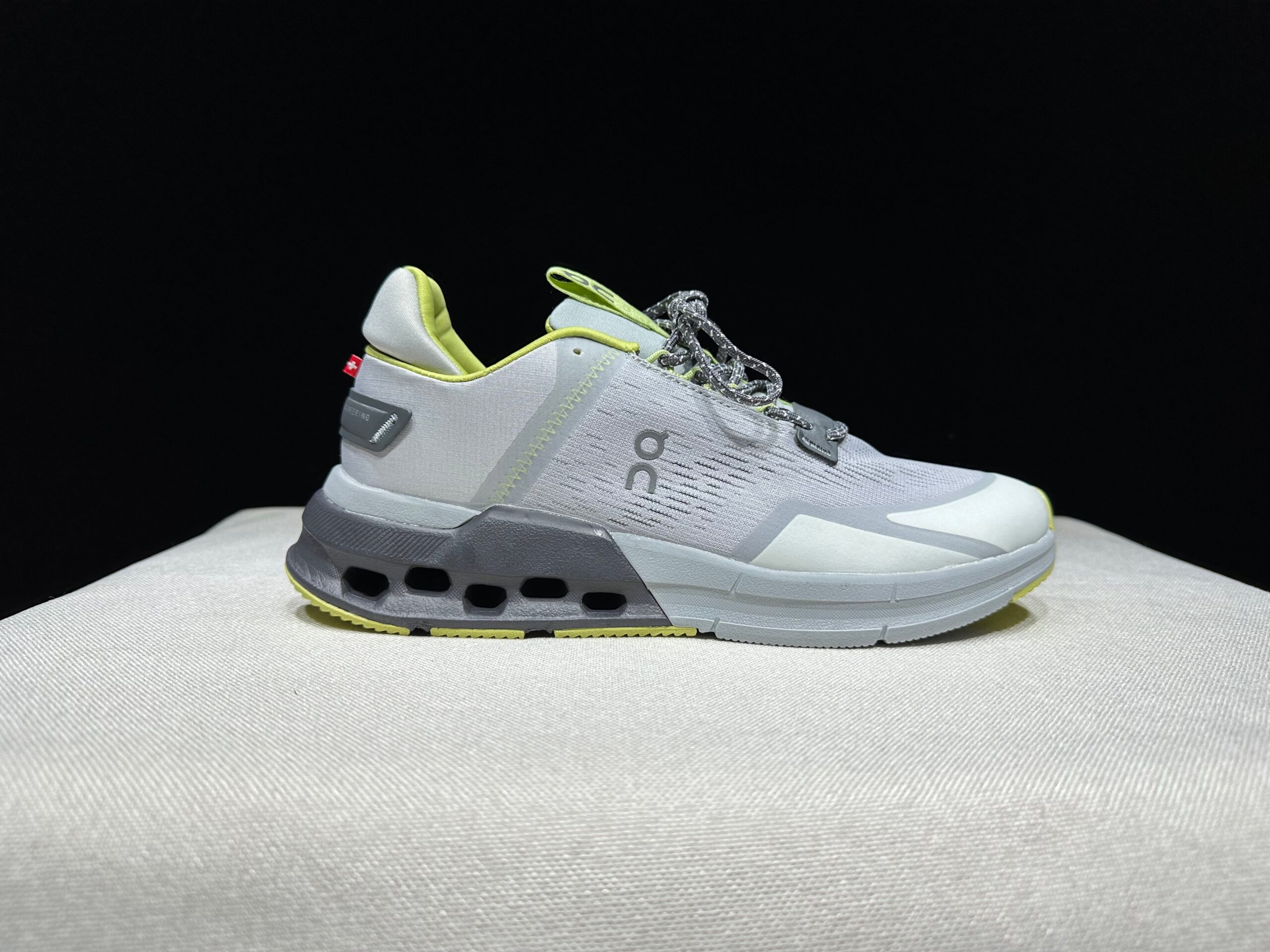 On Running shoes inspired Cloudnova Flux