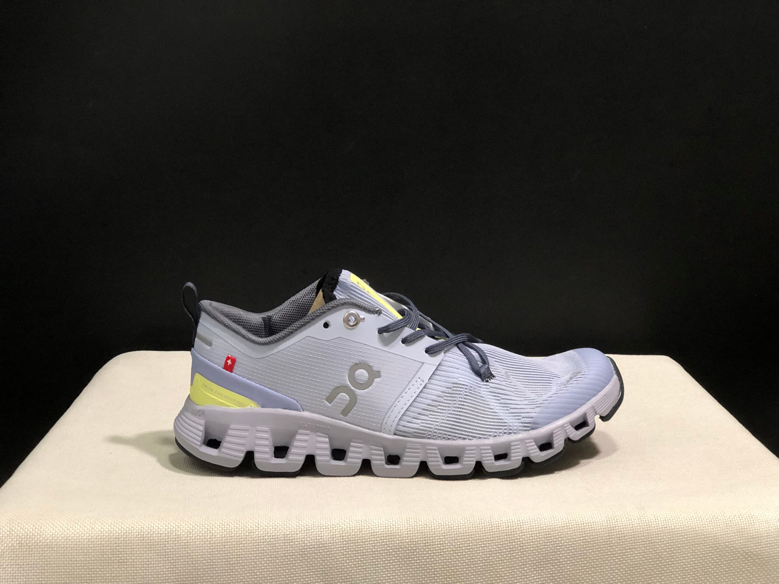 On Running shoes inspired Cloud