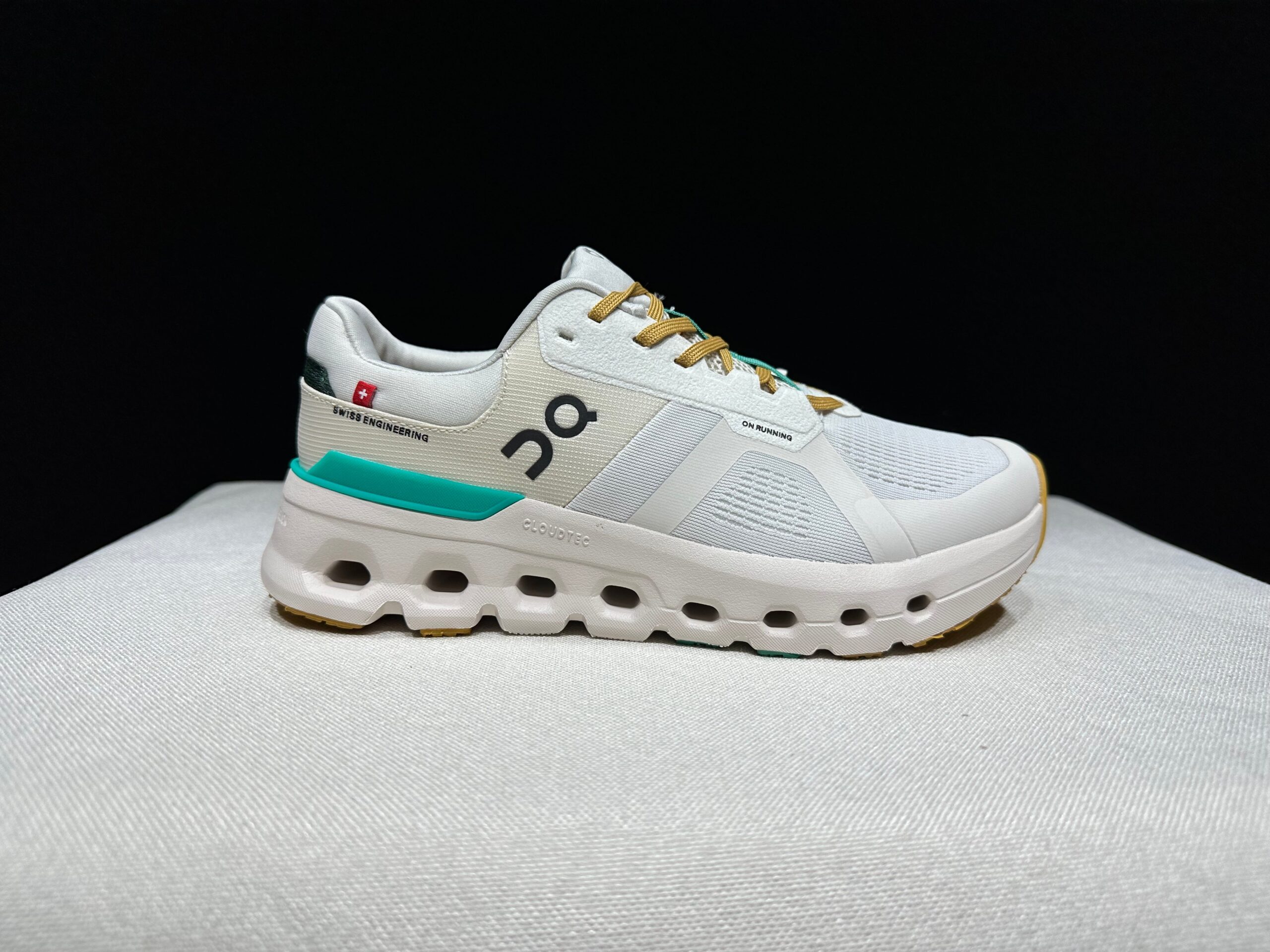 On Running shoes inspired Cloudrunner 2
