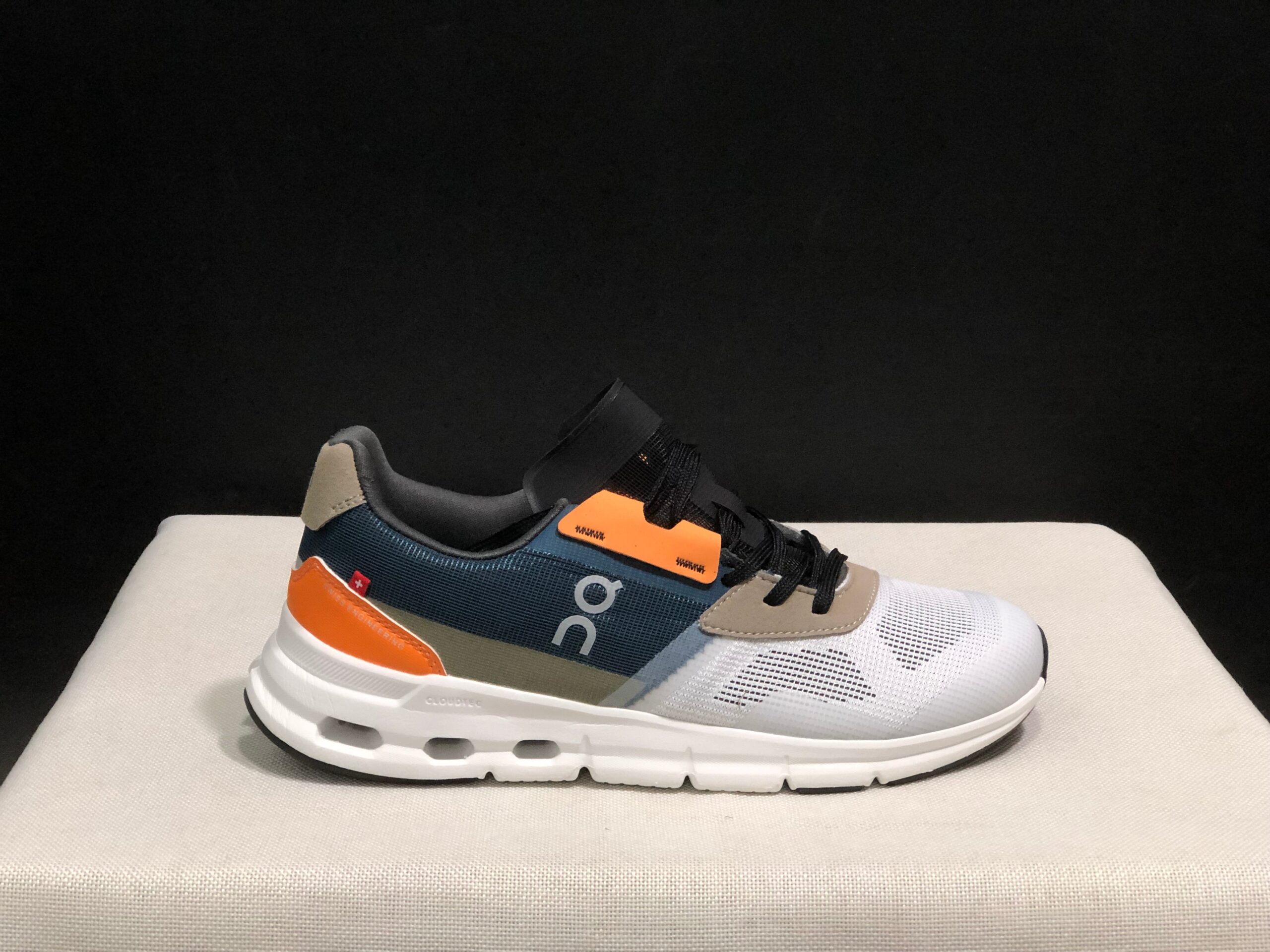 On Running shoes inspired Cloudrift