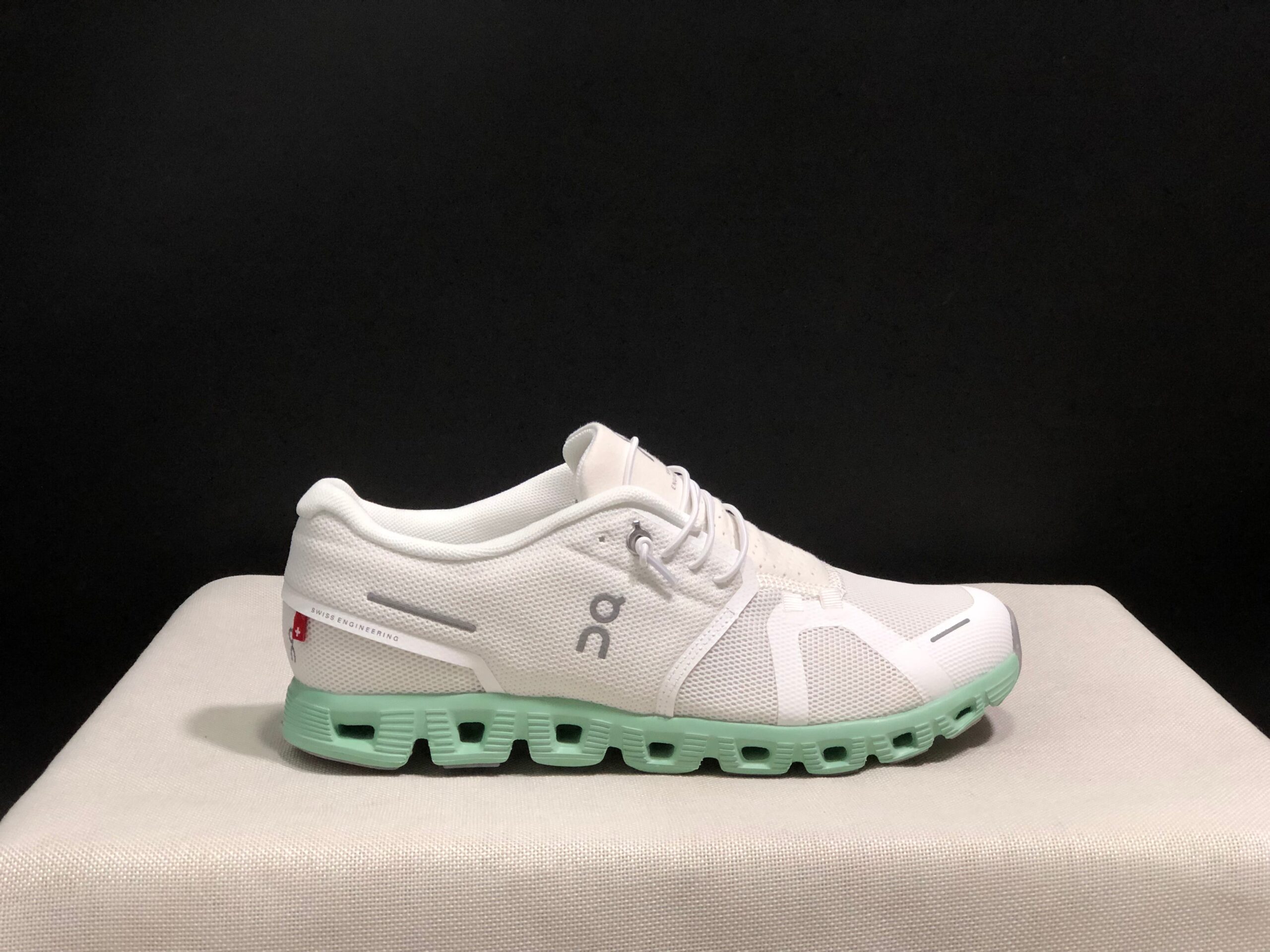 On Running shoes inspired Cloud