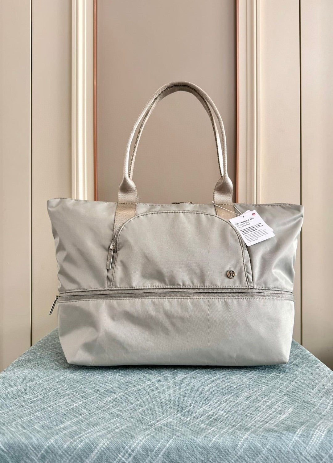 Lululemon City Adventurer size 52x18x32cm 19L to 27L