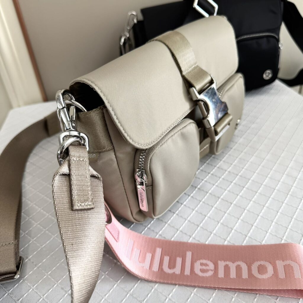 Lululemon Wunderlust corss body bag 3L 23.5×5.5×14.5cm