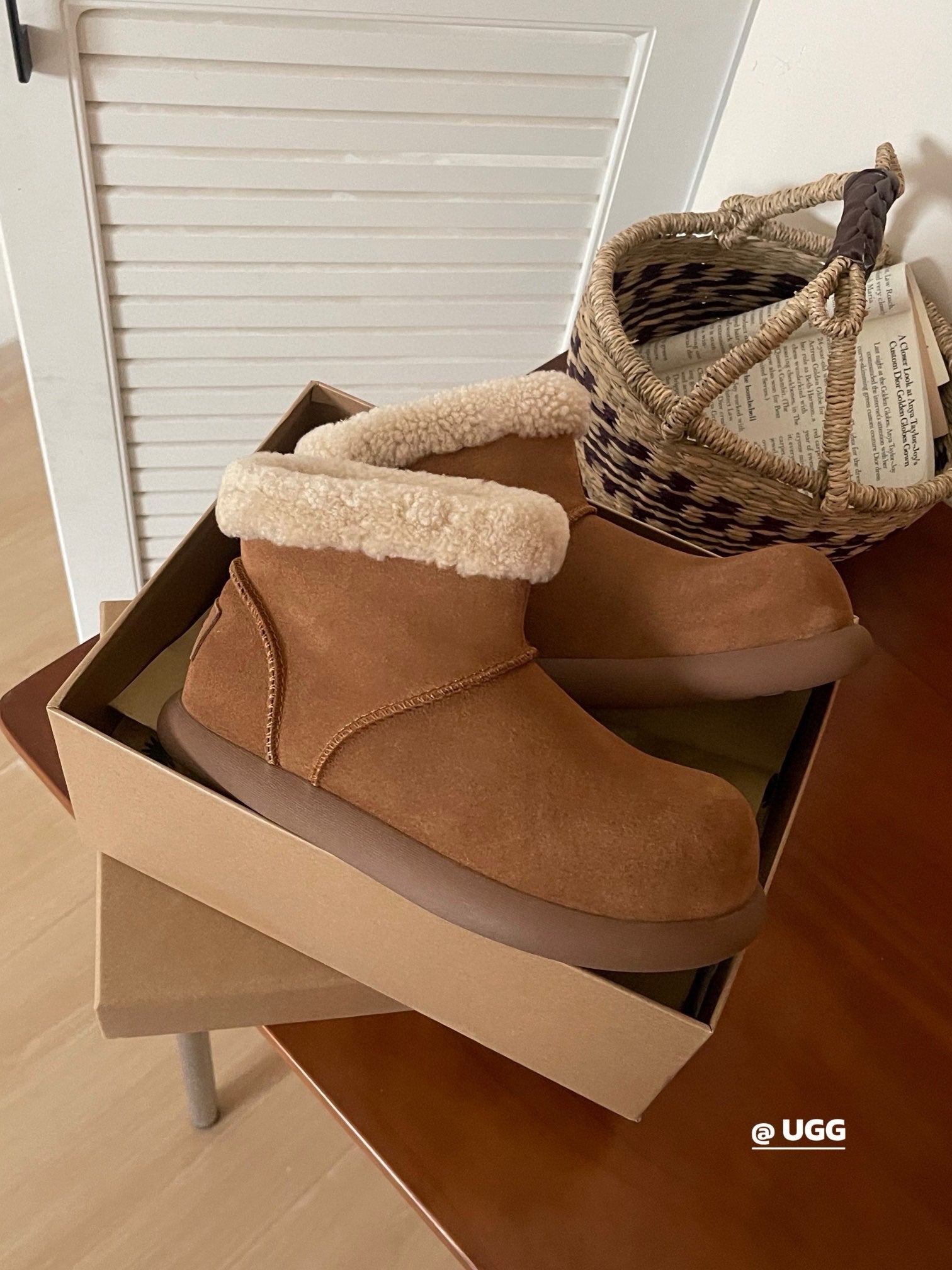 UGG BOOTS