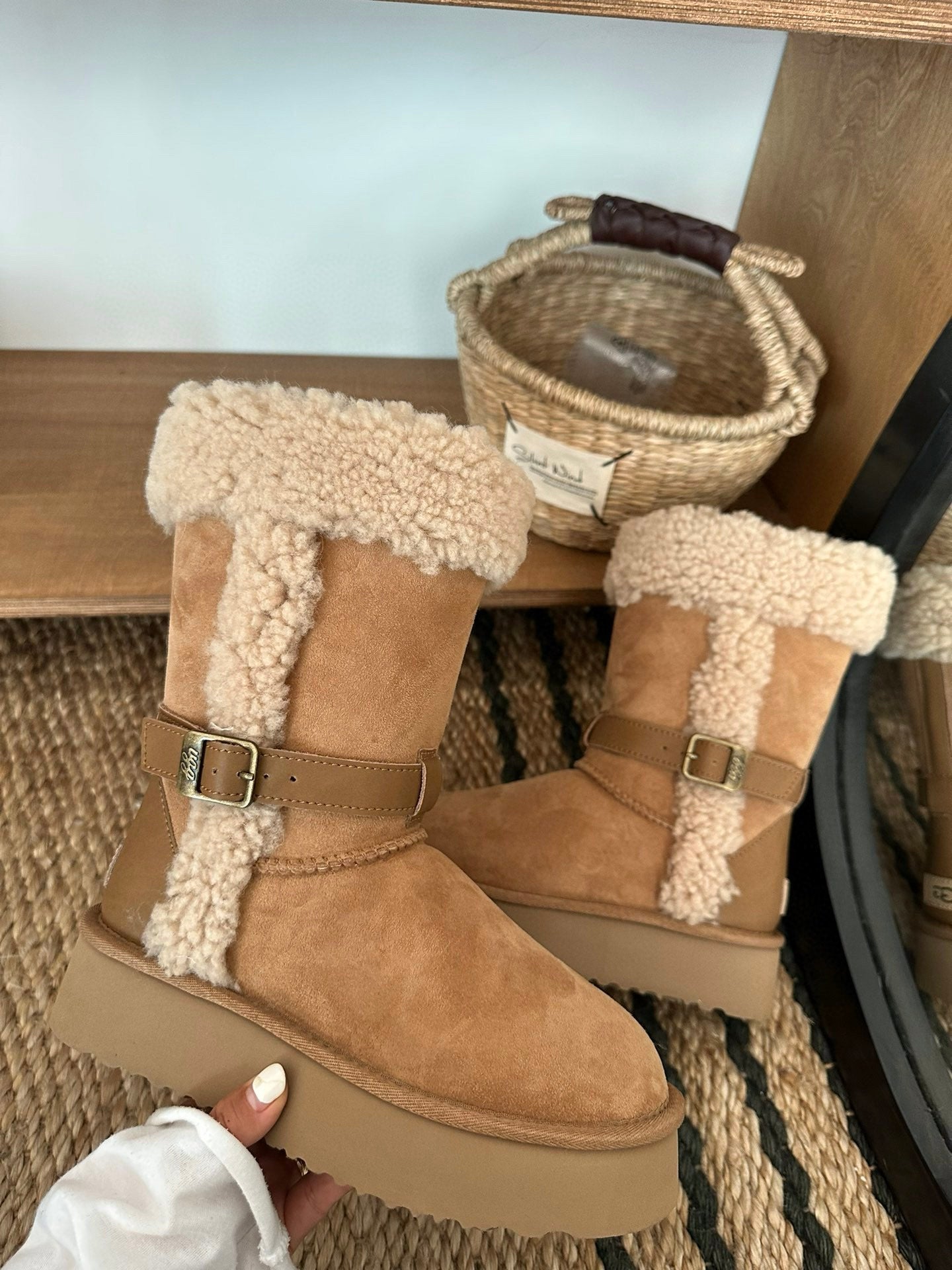 UGG BOOTS
