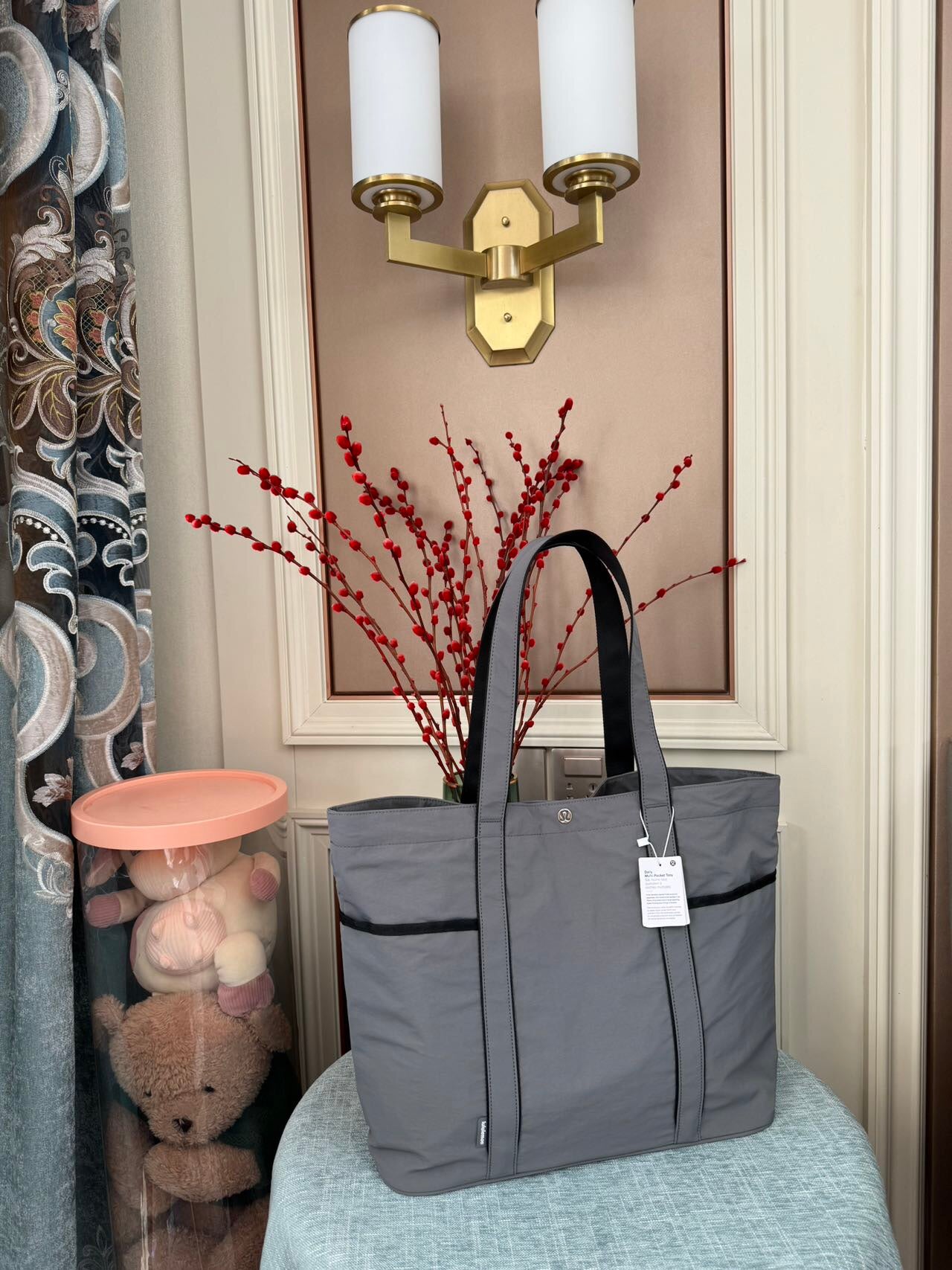 Lululemon Dailt tote bag size 51cm x 15cm x 35 cm 20L