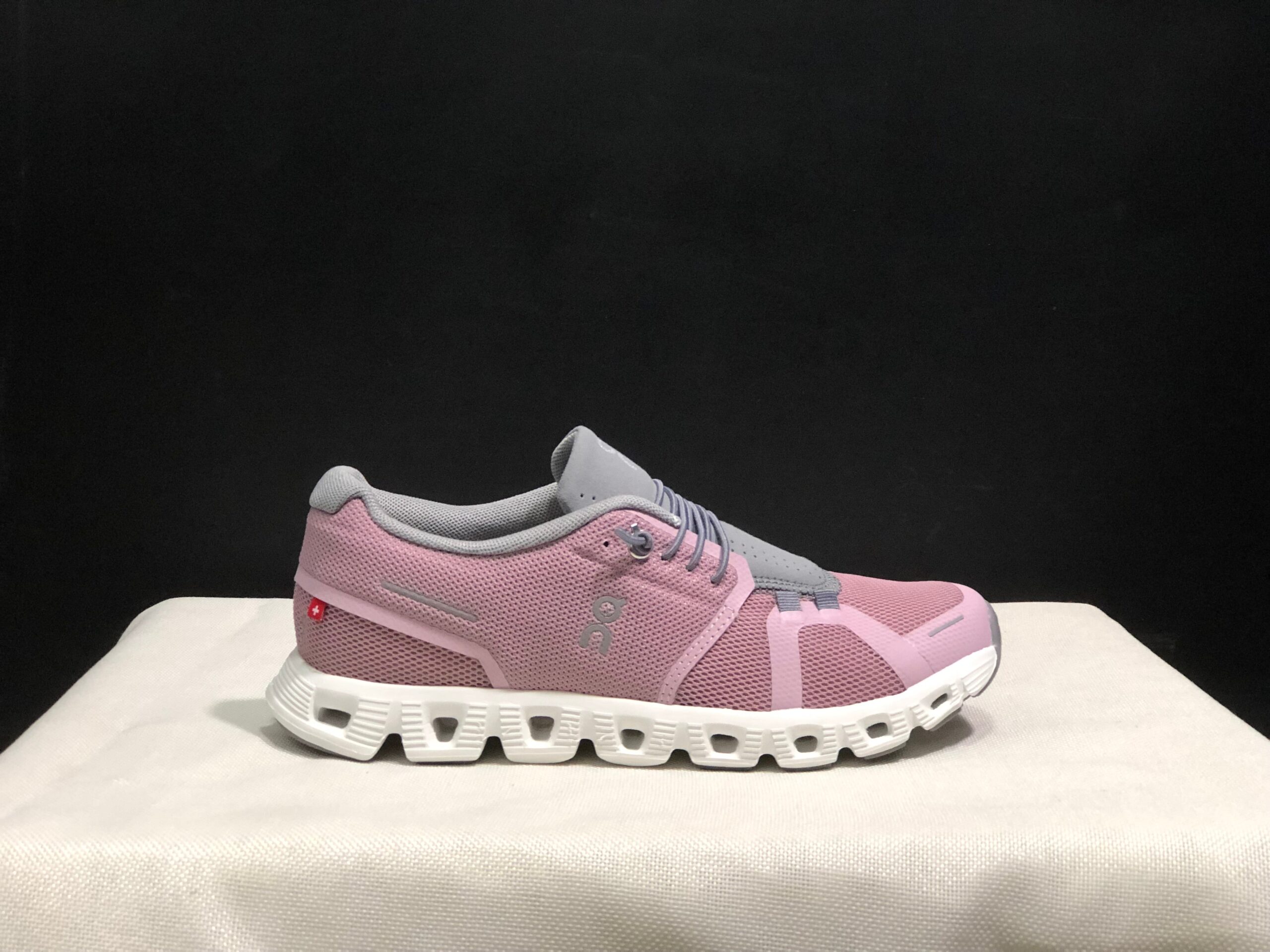 On Running shoes inspired Cloud