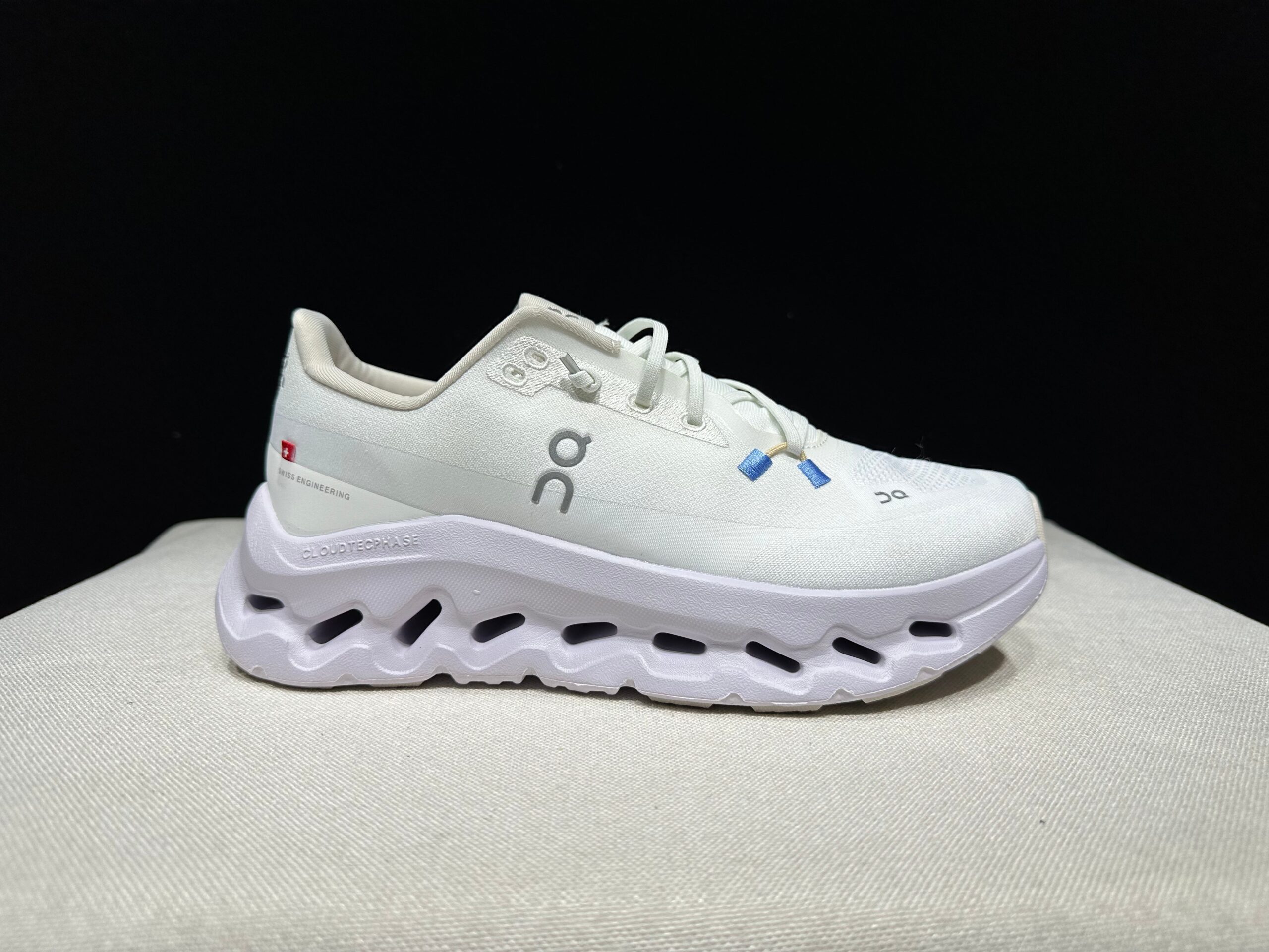 On Running shoes inspired Cloudtilt