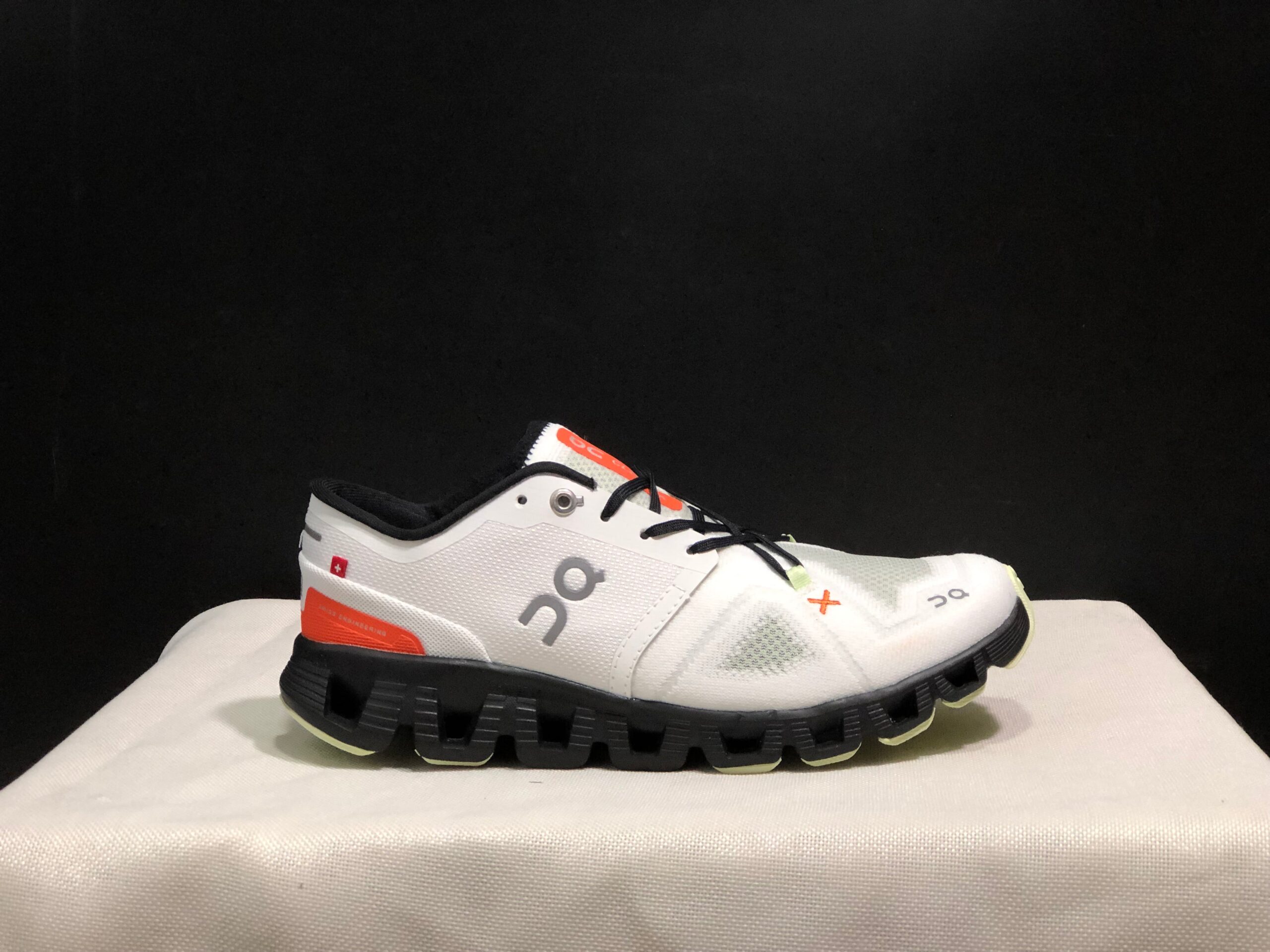 On Running shoes inspired Cloud