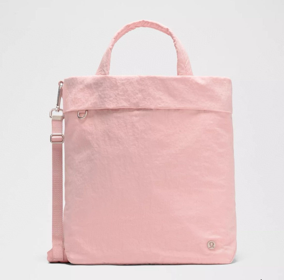 Lululemon on level bag