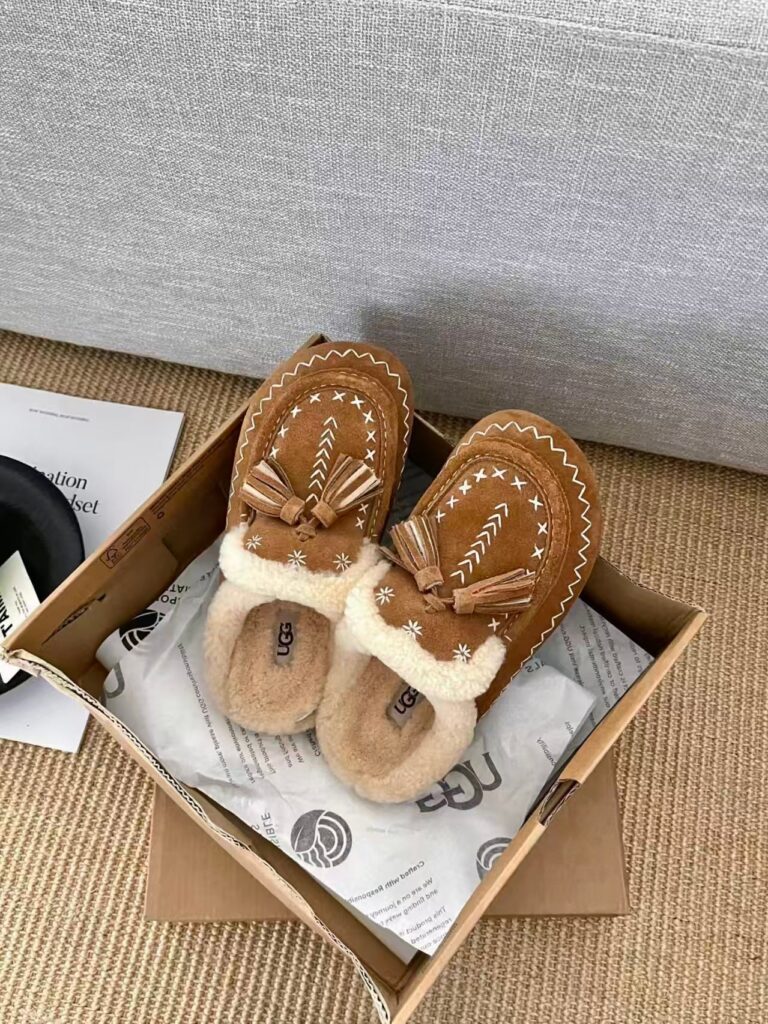 UGG BOOTS