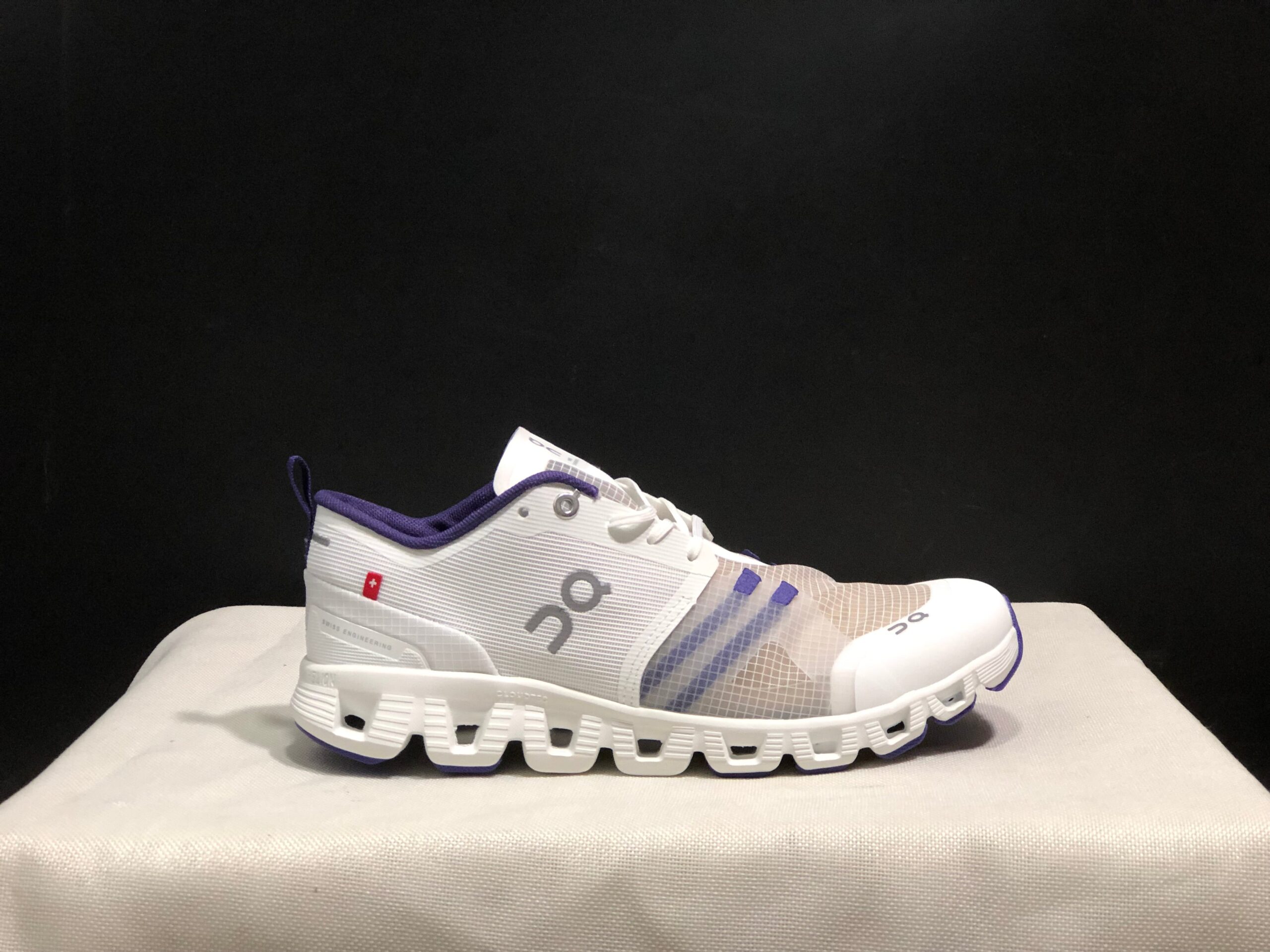 On Running shoes inspired Cloud