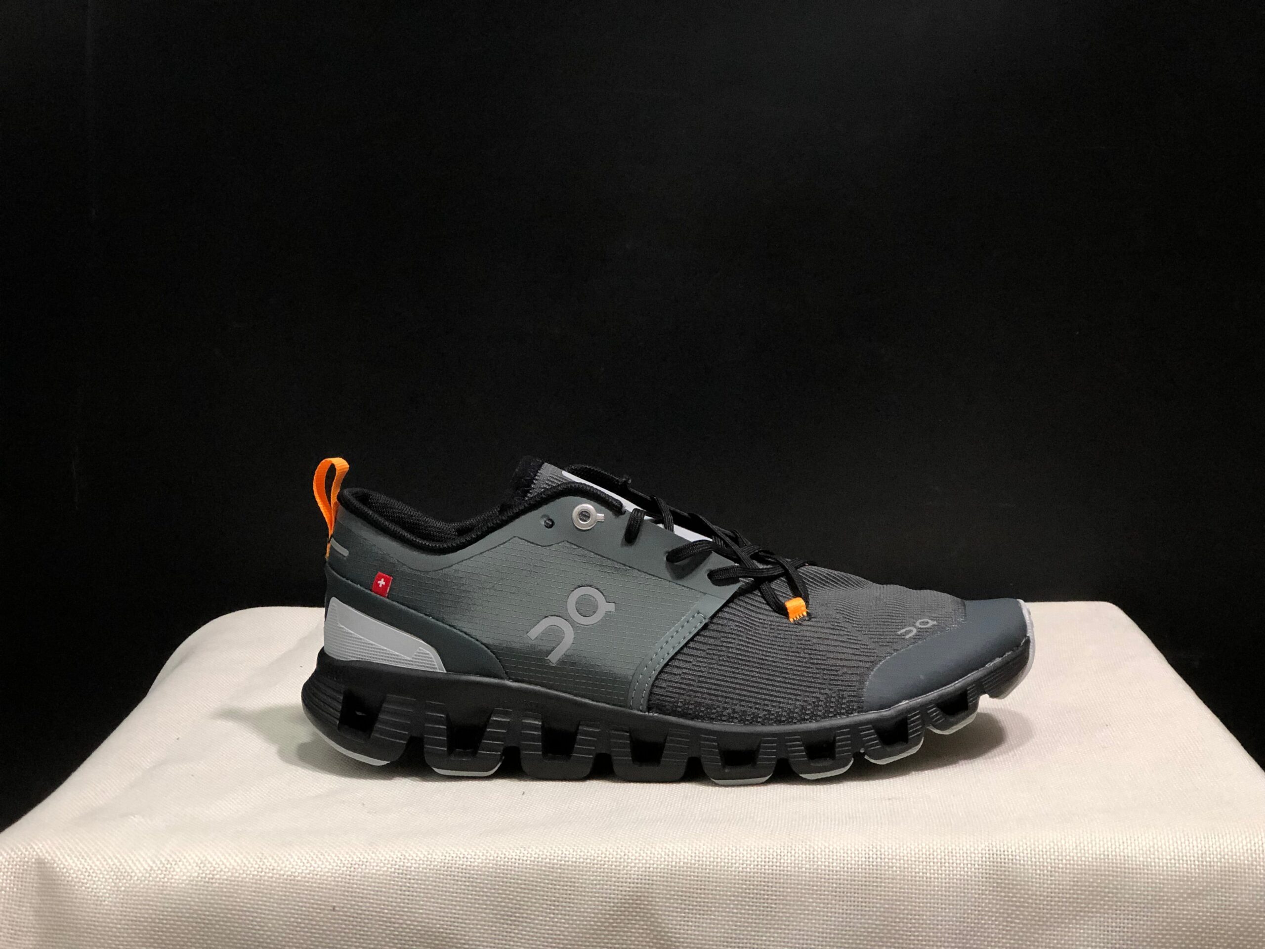 On Running shoes inspired Cloud